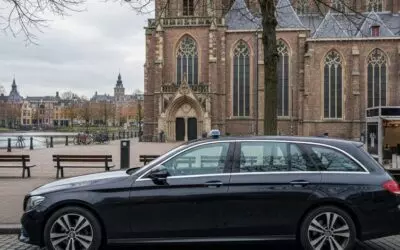 Beiaardconcerten rond Grote Kerk met koffie na de klanken in Den Haag.