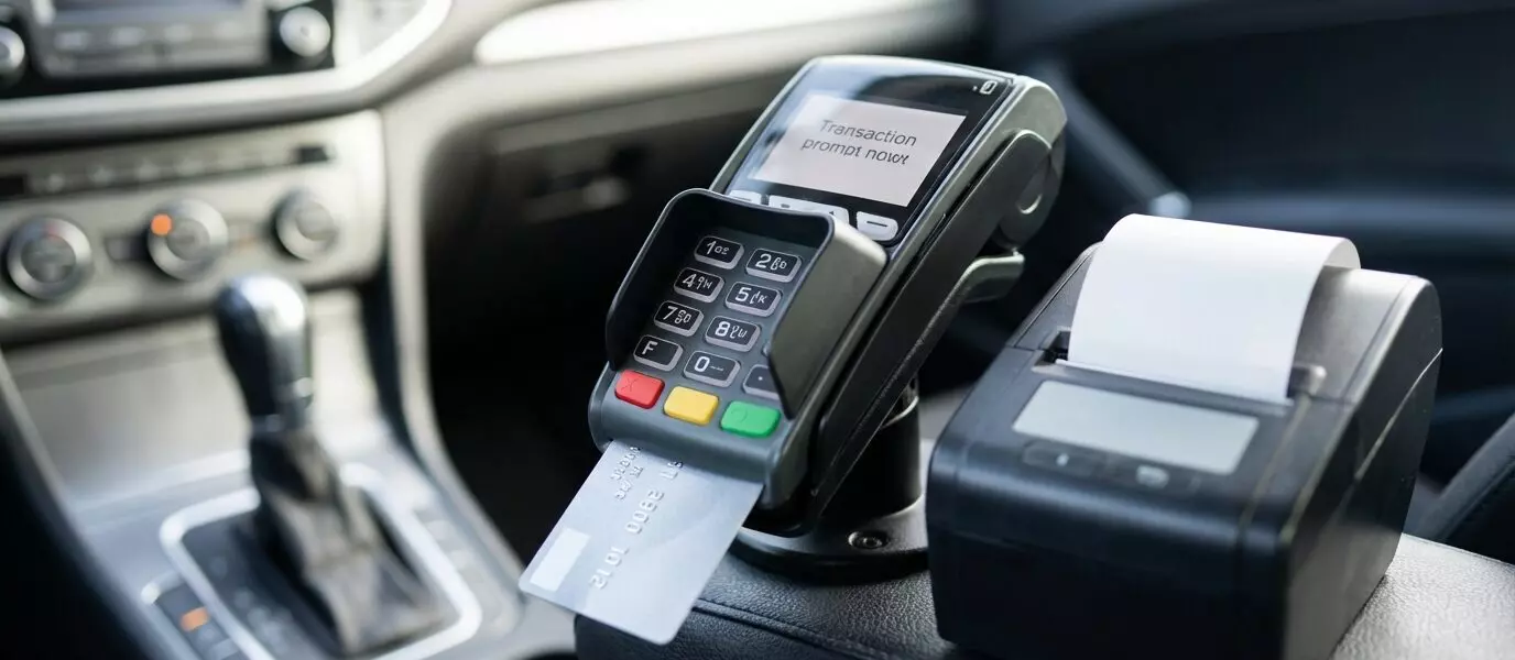 Hoe werkt creditcardbetaling bij taxi’s naar Rotterdam Airport? Hoe werkt creditcardbetaling bij taxi’s naar Rotterdam Airport?