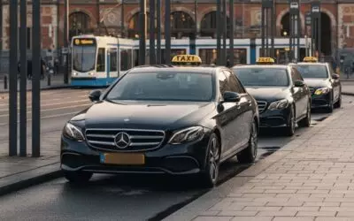 Zo sta je niet te zoeken: Waar staan taxi’s voor Schiphol bij Hollands Spoor?