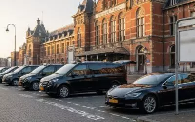 Zoek je antwoord op de vraag: Waar staan taxi’s voor luchthavenvervoer bij Hollands Spoor?