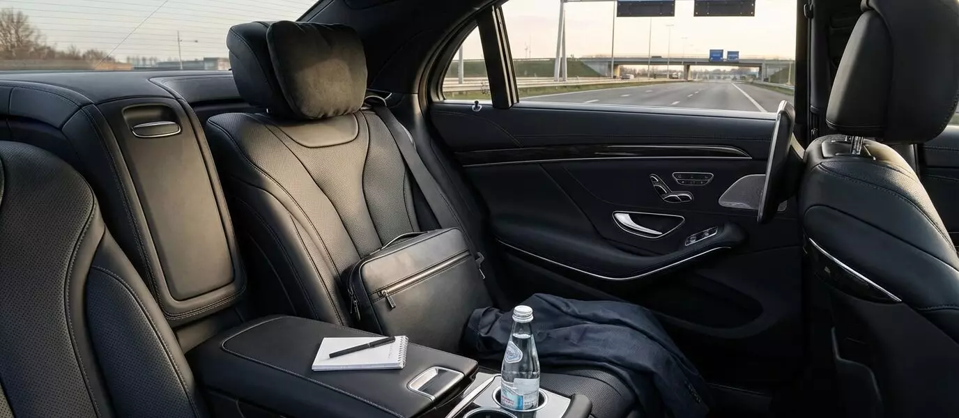 Hoe taxi gebruik naar Schiphol comfort biedt na een congres? Taxi tarieven naar de luchthaven voor elk type reiziger