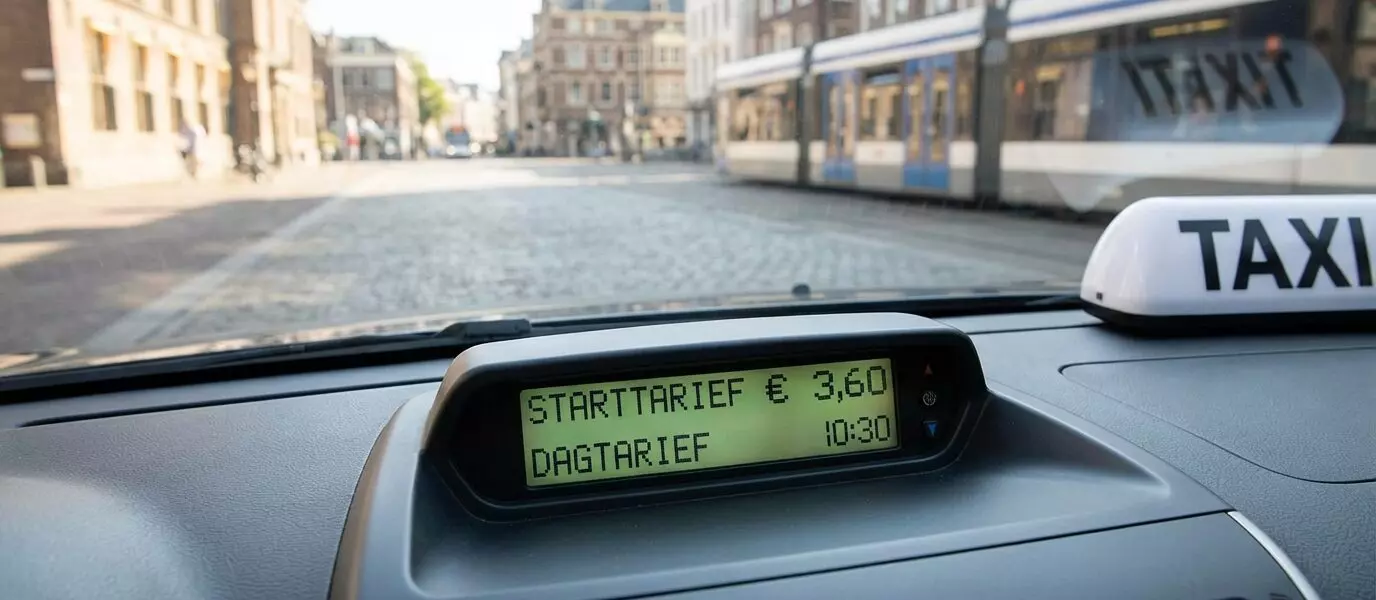 Wat is het starttarief voor taxi’s in Den Haag centrum overdag? Wat is het starttarief voor taxi’s in Den Haag centrum overdag?
