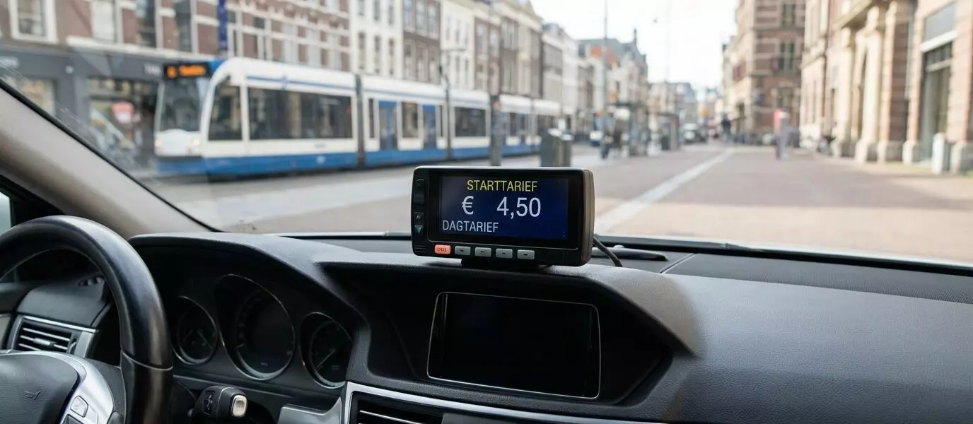 Wat is het starttarief voor taxi's in Den Haag centrum overdag? Starttarief taxi Den Haag centrum overdag: Wat betaal je?