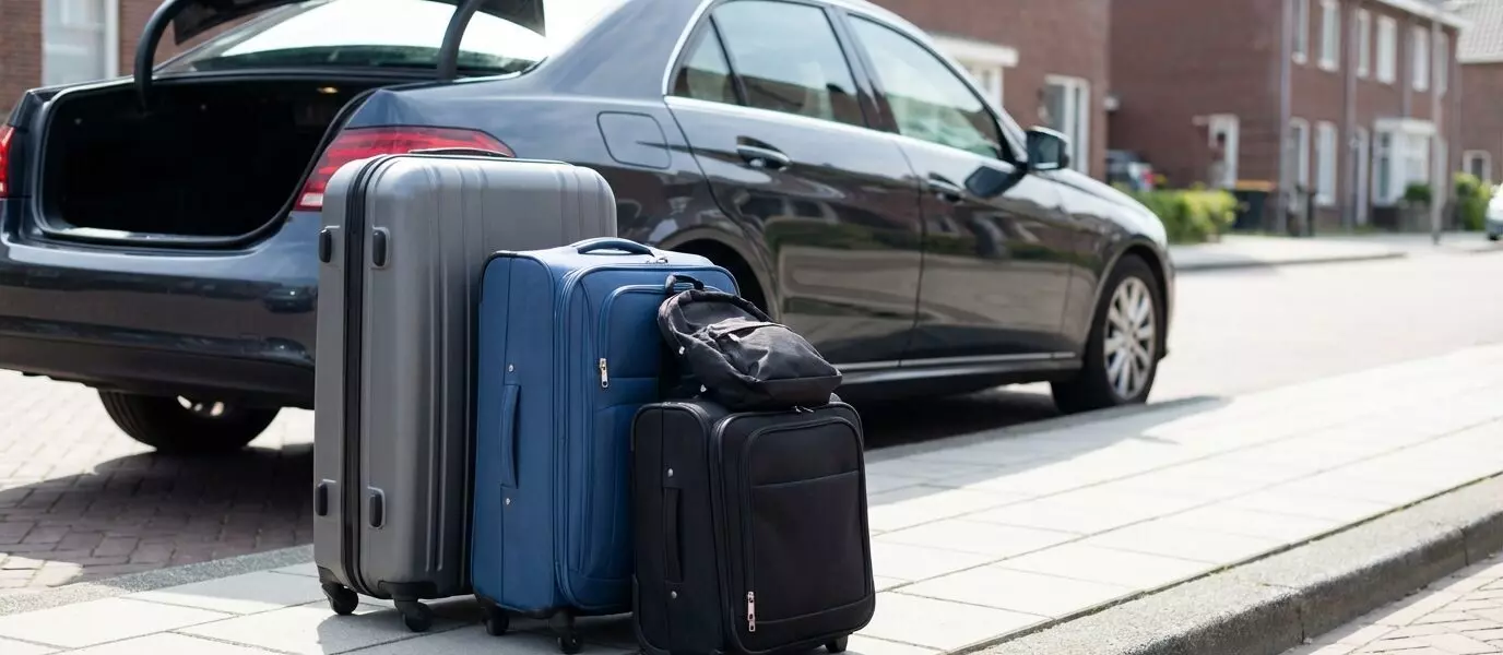 Iedereen kent het wel: je hebt een taxi naar het vliegveld besteld, maar voor je het weet zit je langer te wachten dan je lief is. Je bagage en passagiers voorbereiden voor efficiënt vertrek