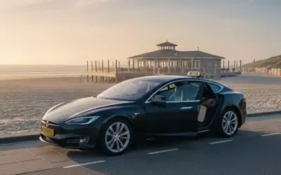 Begin je ochtend met Yoga op het strand in de ochtend en koffie bij strandpaviljoen in Den Haag.