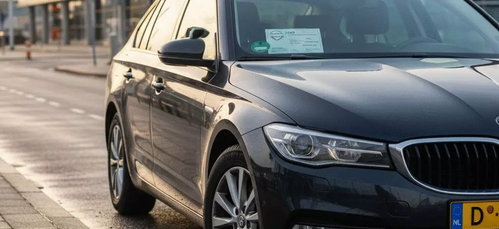Stappenplan: Zo controleer je of je een erkende luchthaven taxi hebt