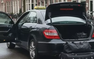 Hoe lang duurt een taxi rit naar Schiphol vanaf Scheveningen?