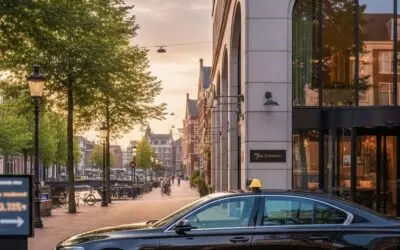 Hoe verschillen de tarieven naar Schiphol bij gebruik van hotel taxi’s?