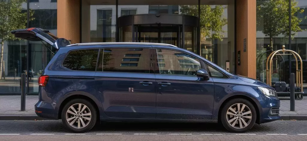 Hoe werkt een taxi reserveren naar Eindhoven Airport bij een hotel?