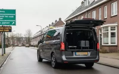Hoeveel scheelt taxi vervoer naar vliegvelden ten opzichte van parkeerprijzen?