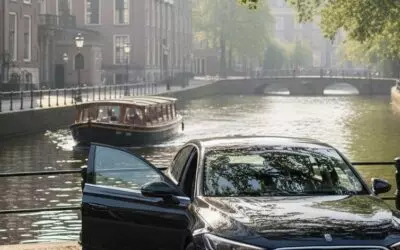 Rondvaart door Haagse grachten met verhalen over stad en kunst in Den Haag.