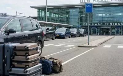 Waar moet je zijn voor een taxi bij Den Haag Centraal met veel bagage?