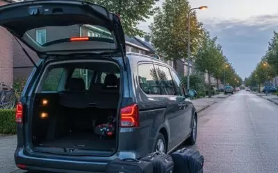 Waarom gezinnen kiezen voor taxi vervoer naar Rotterdam Airport boven OV?