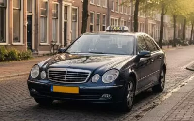 Wat kost een taxi naar Schiphol vanaf Den Haag centrum?