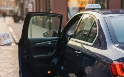 Wat zijn de betalingsopties voor taxi ritten naar luchthavens?