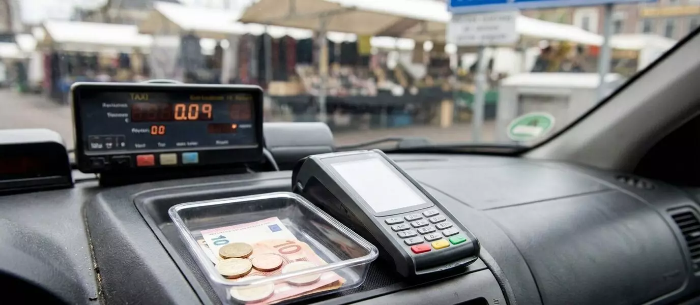 Contant betalen in taxi's bij Haagse Markt: Wat zijn de mogelijkheden?