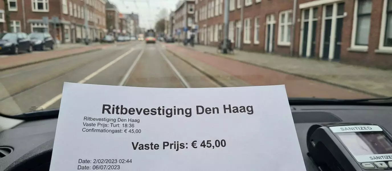 Wat zijn vaste prijsafspraken voor taxi ritten binnen Den Haag?