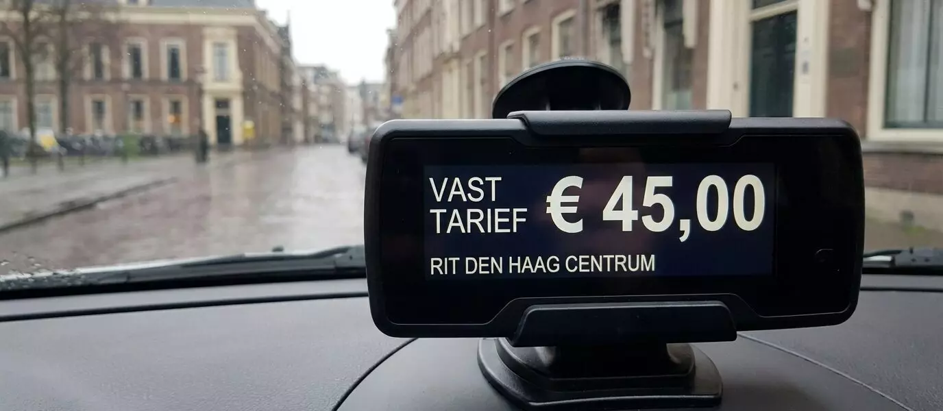 Hoe werken vaste prijsafspraken voor taxi ritten binnen Den Haag?