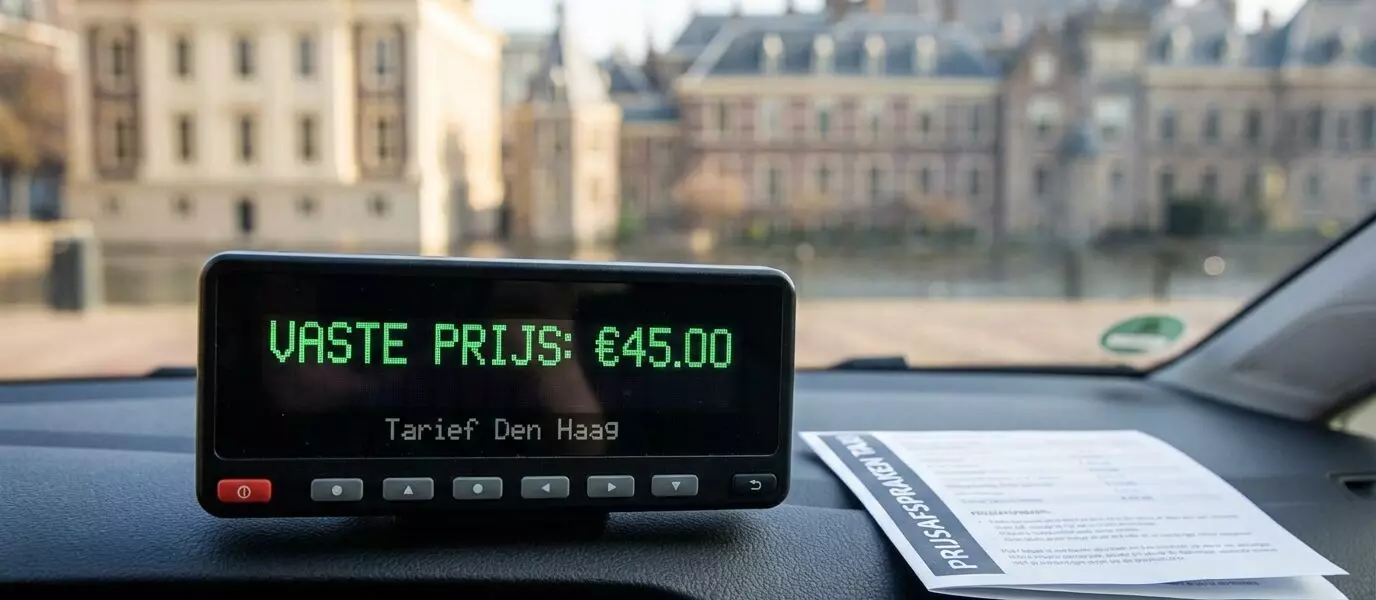 Wat zijn de gemiddelde prijzen en kostenstructuur voor taxi’s in Den Haag?