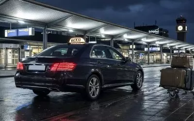 6 tips voor veilig taxi vervoer naar Schiphol in de nacht.