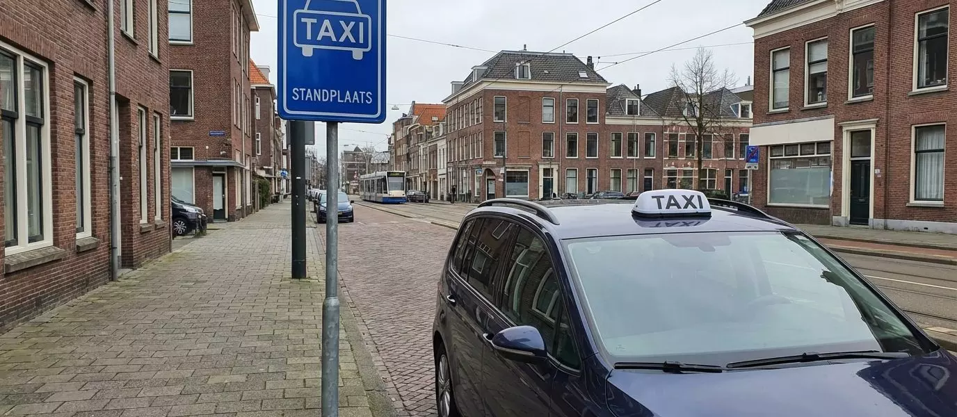 Waarom taxi’s prettig zijn voor reizigers zonder smartphone?