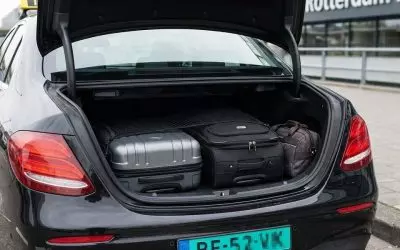 Wat zijn de extra kosten voor bagage in taxi’s naar Rotterdam Airport?