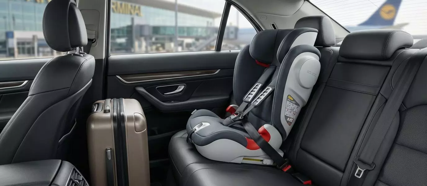 Zijn er taxi’s met kinderzitje beschikbaar voor ritten naar vliegvelden?